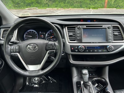 2017 Toyota Highlander SE